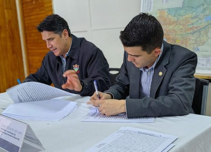 Gobernación Departamental de Guatemala firma convenios con la Municipalidad Capitalina