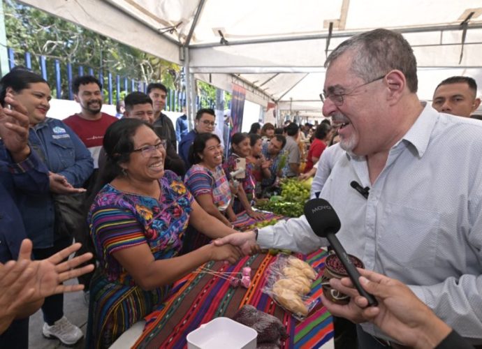 Más de 100 productores de ocho departamentos participan en la Feria del Agricultor