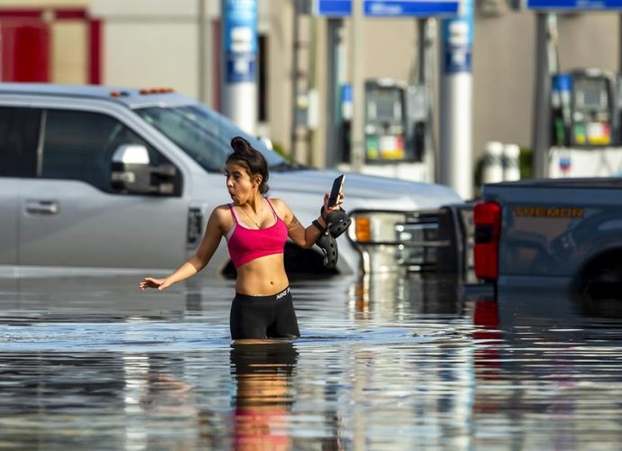 Al menos ocho muertos y más de 2 millones sin electricidad deja Beryl a su paso por Texas