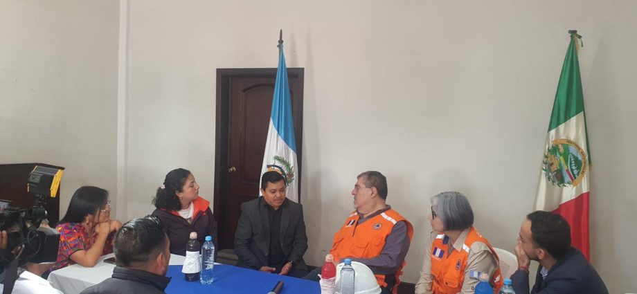 Presidente Arévalo Coordina Respuesta a Deslizamientos en Pastores, Sacatepéquez