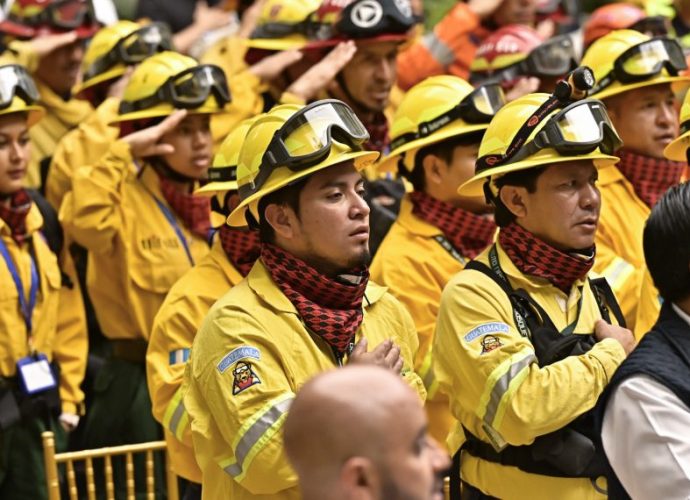 El Gobierno reconoció el esfuerzo y trabajo de las brigadas contra incendios