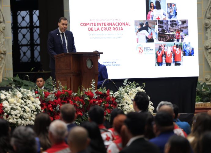 El presidente presidió la ceremonia de  del CICR con motivo de los 75 años