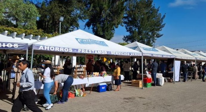 En Chimaltenango se desarrolla la Feria del Agricultor