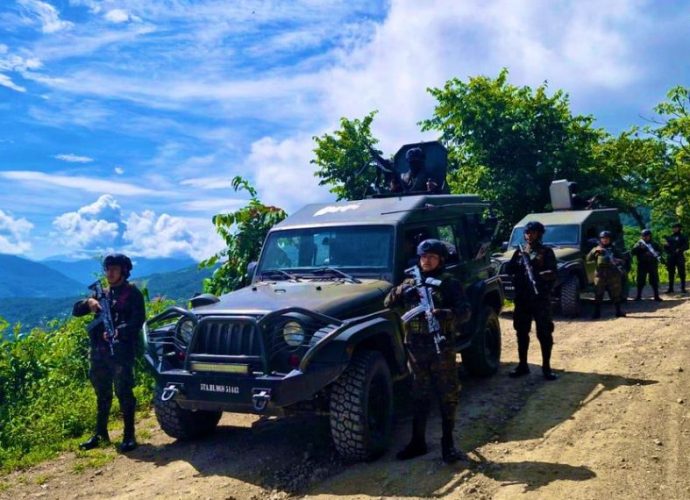 Comandancia de la Fuerza de Tierra integrada por brigadas comandos y servicios militares terrestres