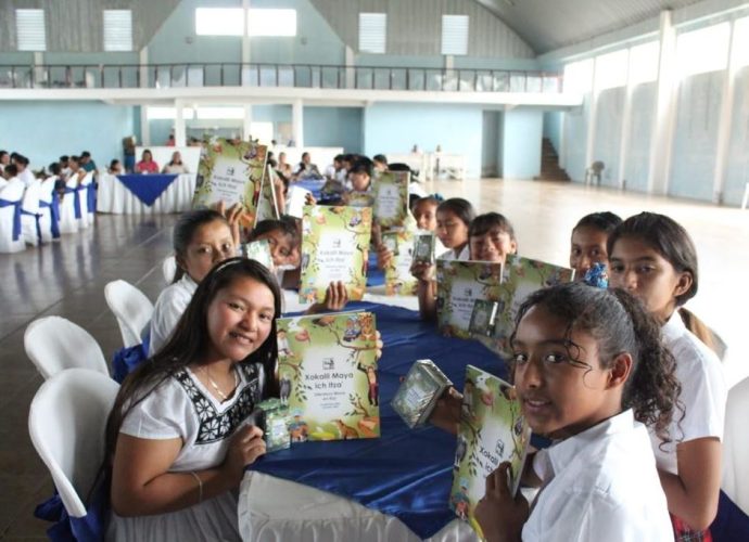 Desarrollan iniciativas literarias en idioma maya Itza’ en Guatemala