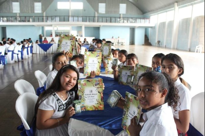 Desarrollan iniciativas literarias en idioma maya Itza’ en Guatemala