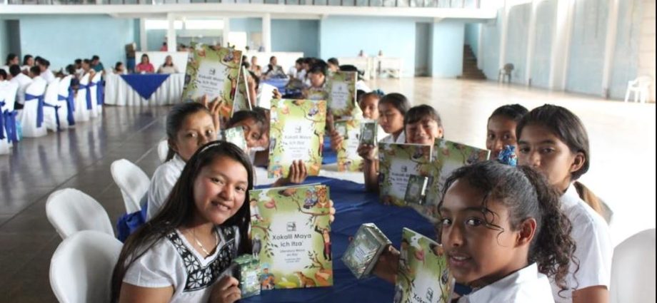 Desarrollan iniciativas literarias en idioma maya Itza’ en Guatemala