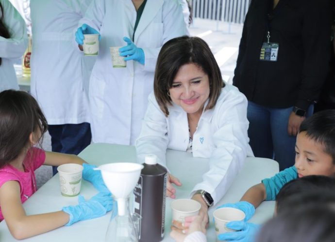 Vicepresidenta Karin Herrera inaugura el Primer Club de Ciencia en Cobán este 19 de septiembre