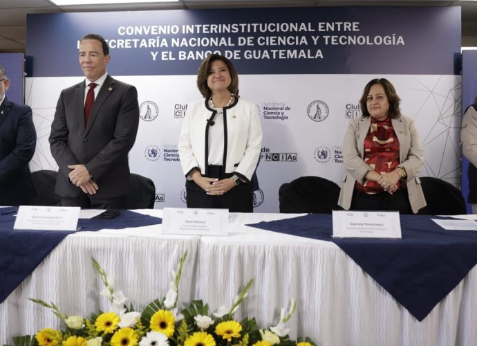 Juntos por la ciencia: Banguat y Senacyt crean clubes científicos en bibliotecas