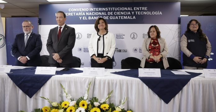 Juntos por la ciencia: Banguat y Senacyt crean clubes científicos en bibliotecas