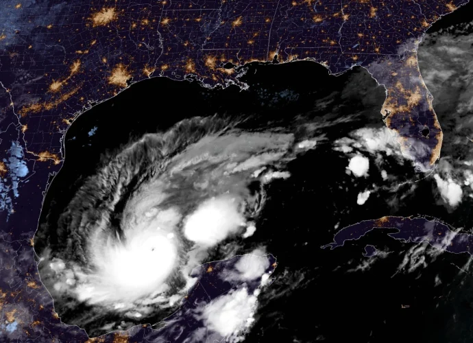 Alerta máxima: Huracán Milton categoría 4 amenaza a Florida