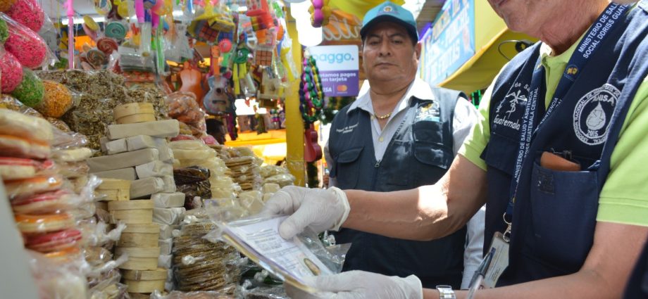 Control sanitario en ventas de comida, MSPAS vela por la salud de los feligreses en Santo Domingo