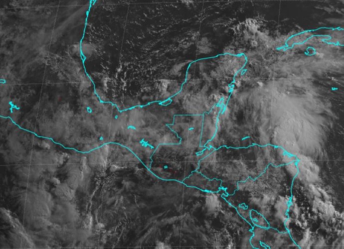 A causa de los efectos indirectos de la depresión tropical Eleven-E se prevé nublados parciales y la posibilidad de lluvias fuertes