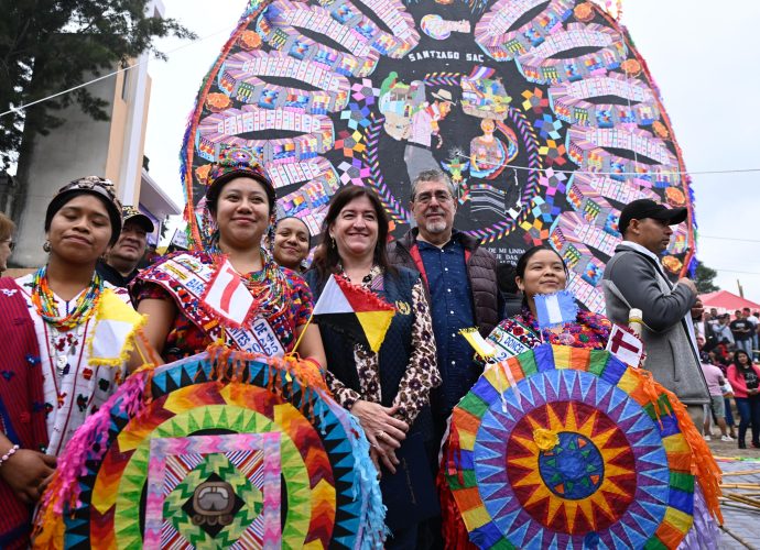 Presidente Bernardo Arèvalo participa en la actividad los Barriletes de Sumpango