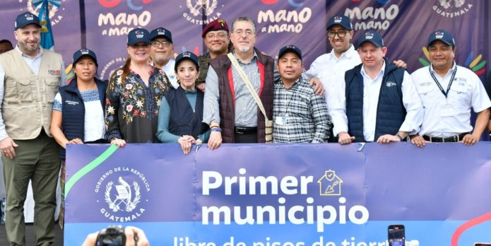 Presidente Arévalo, asistió a la ceremonia que proclamó a San Gaspar Ixchil el primer municipio del país libre de pisos de tierra