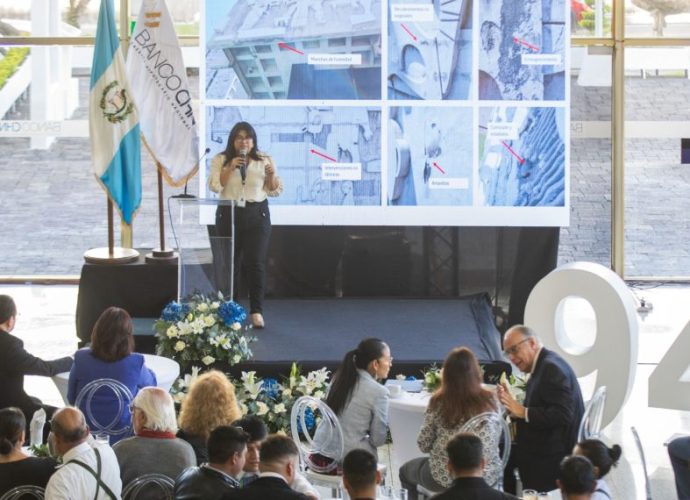 MCD ha completado la restauración del mural del maestro Efraín Recinos