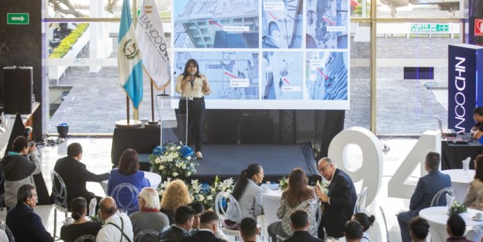 MCD ha completado la restauración del mural del maestro Efraín Recinos