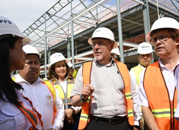 El presidente Arévalo verificó avances de construcción de hospital de Chiquimula y resaltó la importancia de este proyecto