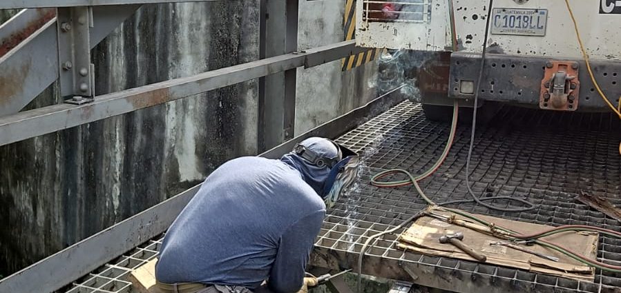 Reparan plancha del puente Chixoy, en Ruta Nacional 7W