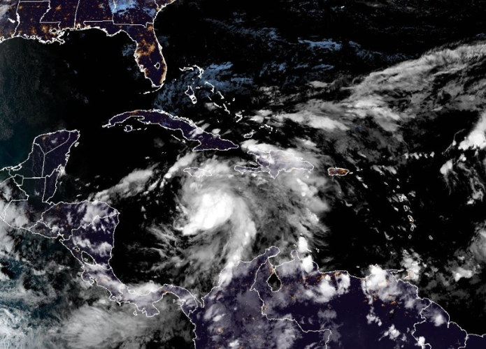 Alerta máxima: Tormenta Rafael se intensifica y pone en peligro a las islas del Caribe.