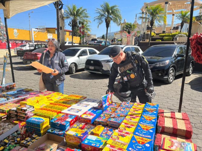 Plan Belén: Policía vigila venta de fuegos artificiales para prevenir accidentes