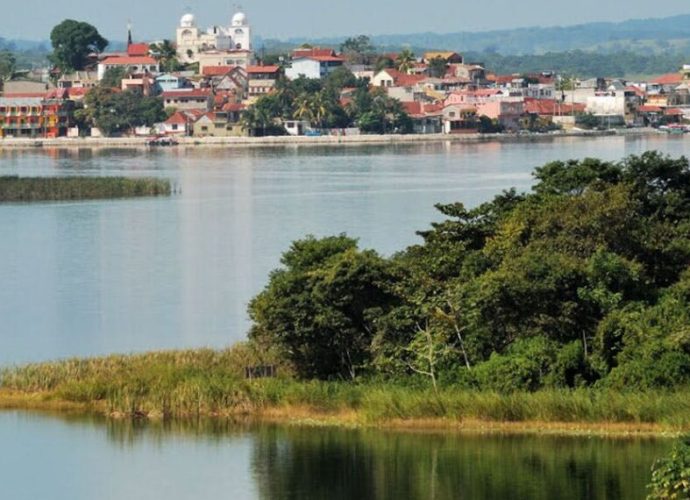 Un legado para el futuro: Ley protege el lago Petén Itzá