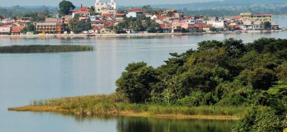 Un legado para el futuro: Ley protege el lago Petén Itzá