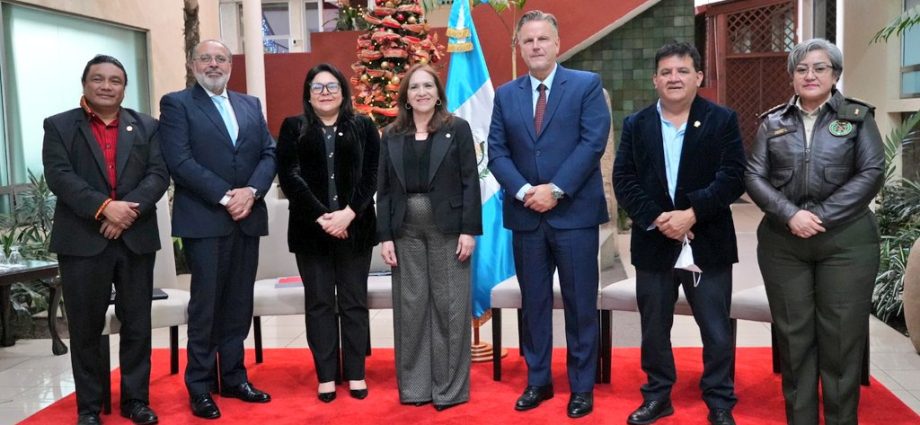 Guatemala conmemora el Día de los Derechos Humanos con un conversatorio sobre avances y desafíos