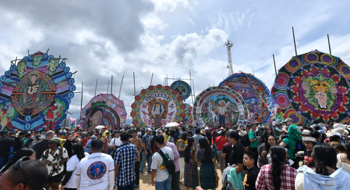 Para Guatemala, lograr que la elaboración de los barriletes gigantes sea reconocida por la UNESCO sería un paso importante para preservarla y valorarla a nivel mundial