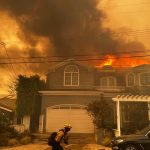 Los Ángeles en llamas: Fuertes vientos avivan devastador incendio