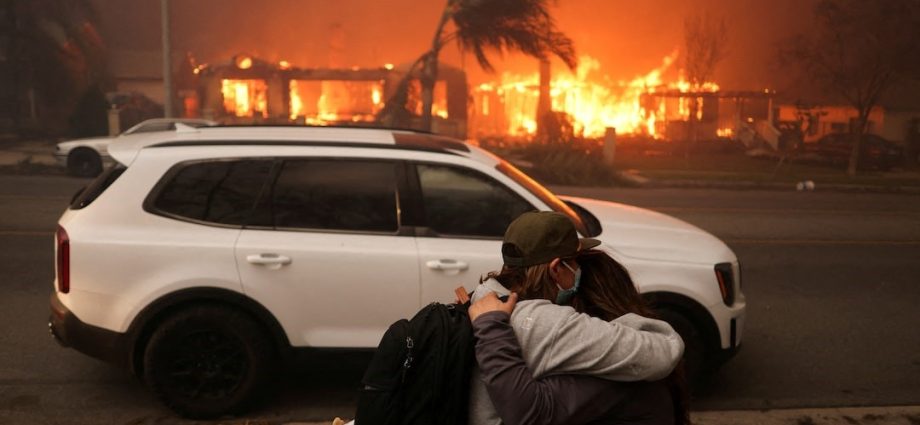 Catástrofe en California: Gigantesco incendio devasta Hollywood y amenaza a la metrópoli