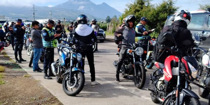 La Policía Nacional Civil, en el marco de su labor comunitaria ha proporcionado señalización y formación, entre otros elementos