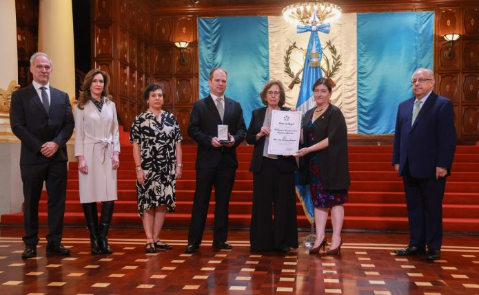 El Ministerio de Cultura y Deportes concede la Orden del Quetzal póstuma a Alfredo MacKenney