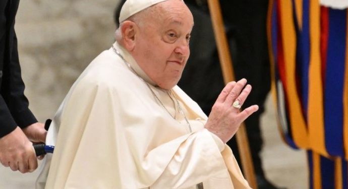 Cardenales en Roma rezarán el Rosario por la salud del Papa Francisco en la Plaza de San Pedro