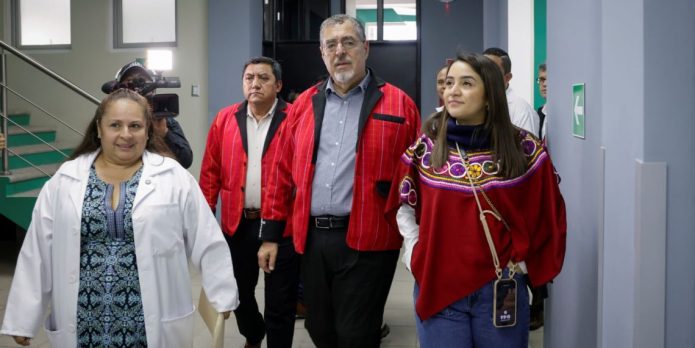 El presidente Bernardo Arévalo resalta avances en salud