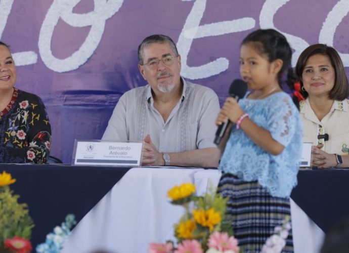 Presidente y vicepresidenta inauguran ciclo escolar en Petén