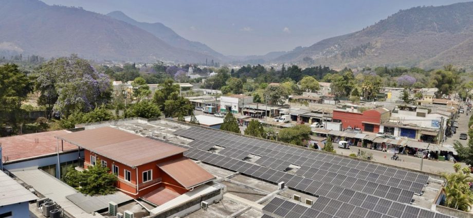 El ministerio de Salud Pública y Asistencia Social fortalece la sostenibilidad del Sistema Hospitalario con Energía Solar