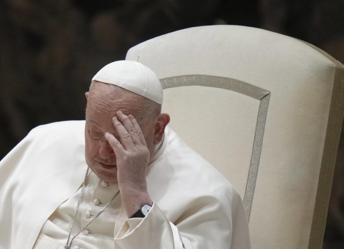 El Papa Francisco continúa con fisioterapia y tratamiento de oxígeno tras recibir ventilación mecánica