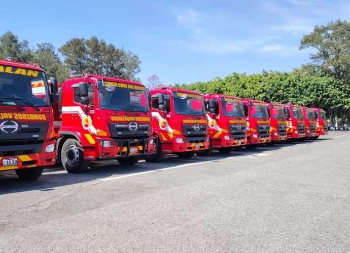 Entrega de motobombas a compañías de Bomberos Voluntarios en el interior del país