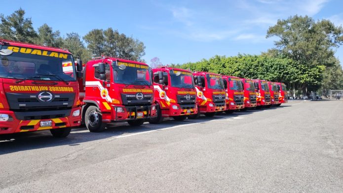 Entrega de motobombas a compañías de Bomberos Voluntarios en el interior del país