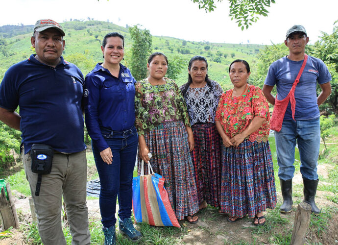 Ministra de Agricultura Impulsa el Desarrollo Apícola y Piscícola en Baja Verapaz