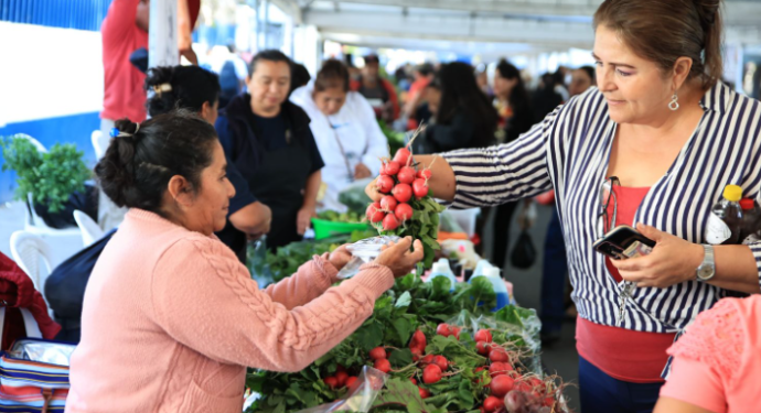 Feria del Agricultor trae frescura a tres zonas del país Feria del Agricultor trae frescura a tres zonas del país