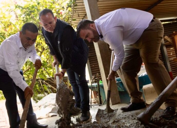 Embajador de EE. UU. se suma a jornada de voluntariado de la iniciativa Mano a Mano en Huehuetenango Embajador de EE. UU. se suma a jornada de voluntariado de la iniciativa Mano a Mano en Huehuetenango