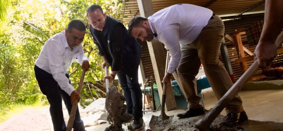 Embajador de EE. UU. se suma a jornada de voluntariado de la iniciativa Mano a Mano en Huehuetenango