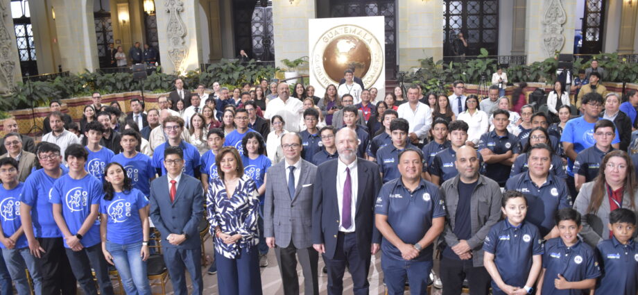Guatemala Juramenta a sus Selecciones Nacionales de Matemática y Robótica para Competencias Internacionales Guatemala Juramenta a sus Selecciones Nacionales de Matemática y Robótica para Competencias Internacionales