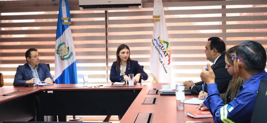 Alianza Clave: DGT, INGUAT y CAMTUR Impulsan la Digitalización y Formalización del Transporte Turístico Alianza Clave: DGT, INGUAT y CAMTUR Impulsan la Digitalización y Formalización del Transporte Turístico