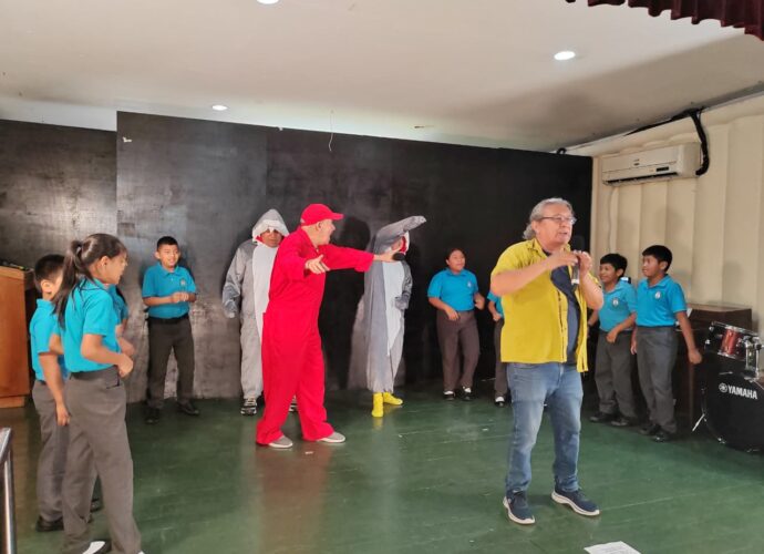 Radio Nacional TGW Recibe a Estudiantes en Gran Celebración del Día del Niño