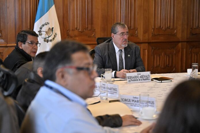 Presidente Arévalo Pone Fin al Abandono e Inicia la Recuperación del Sistema Ferroviario