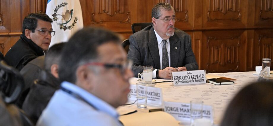 Presidente Arévalo Pone Fin al Abandono e Inicia la Recuperación del Sistema Ferroviario