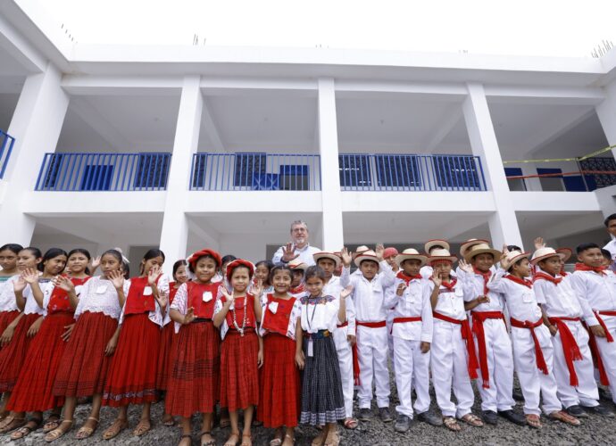 Presidente Arévalo Concluye Gira en Alta Verapaz Supervisando Obras Clave y Fortaleciendo la Transparencia Presidente Arévalo Concluye Gira en Alta Verapaz Supervisando Obras Clave y Fortaleciendo la Transparencia